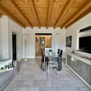 Near Train Station Luxury House 5 Beds Apartament